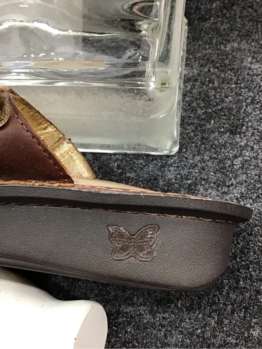 Alegria Carina Brown Leather Thong wedge Sandals Decorative Medallion 39